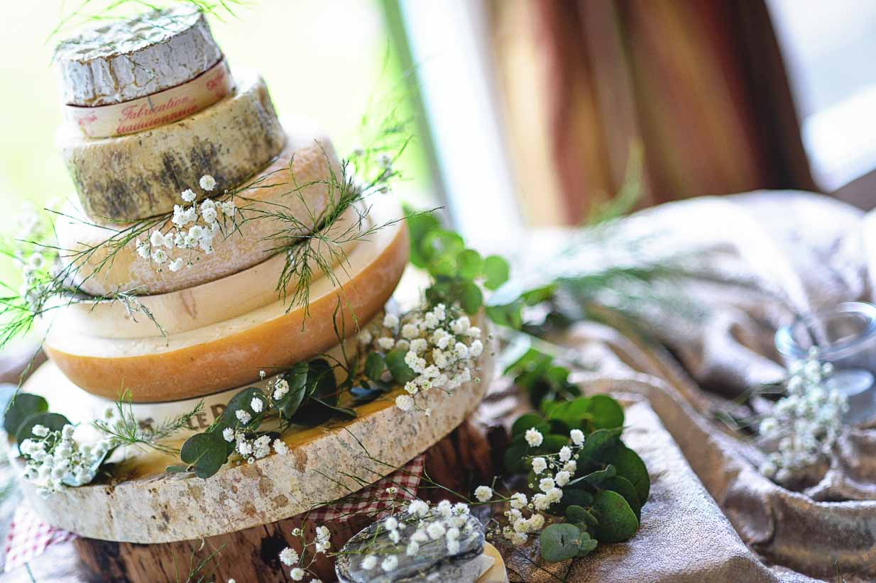 Cut the Cheese Cake | Destination Wedding Photographer | SLIVER Photography