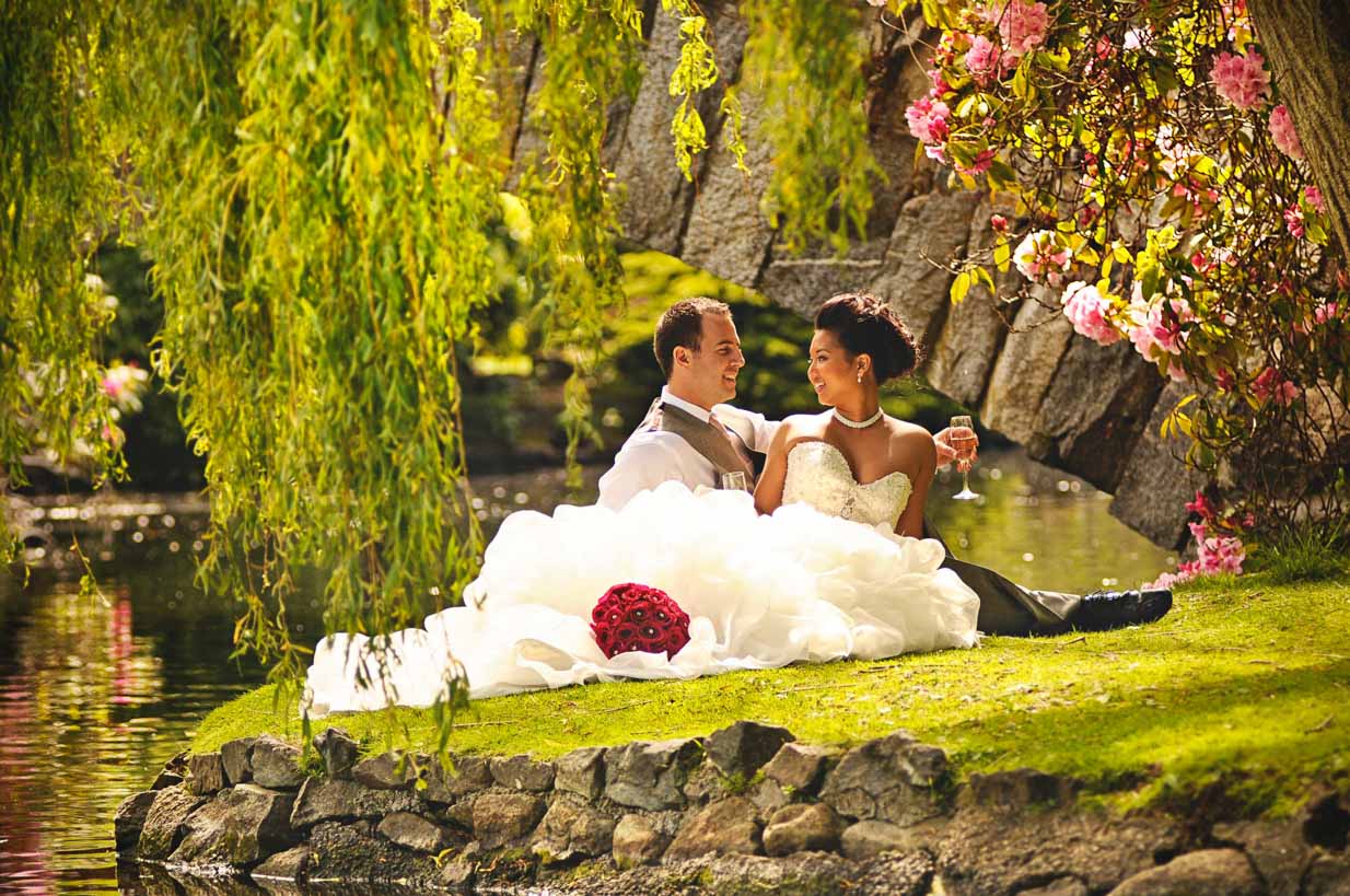 Victoria BC wedding Under a Tree | Destination Wedding Photographer | SLIVER Photography